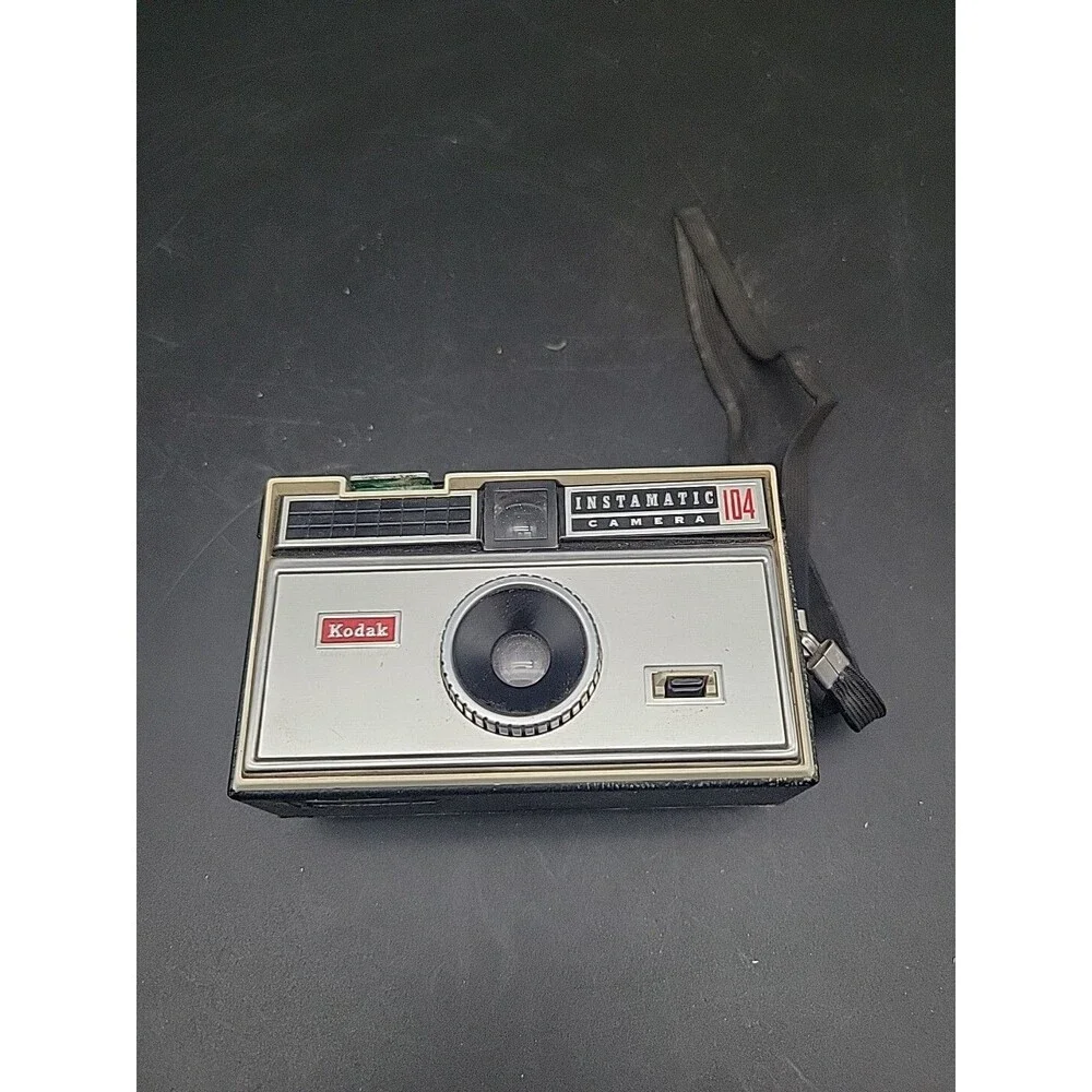 Vintage Eastman Kodak Instamatic Camera 104 Estate Find USA 126 Film Photo